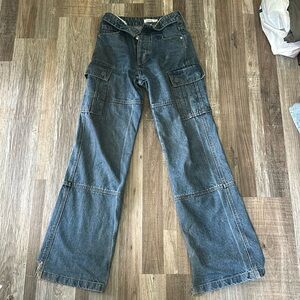 5 buttons, top 2 not made to button. Pockets in legs.